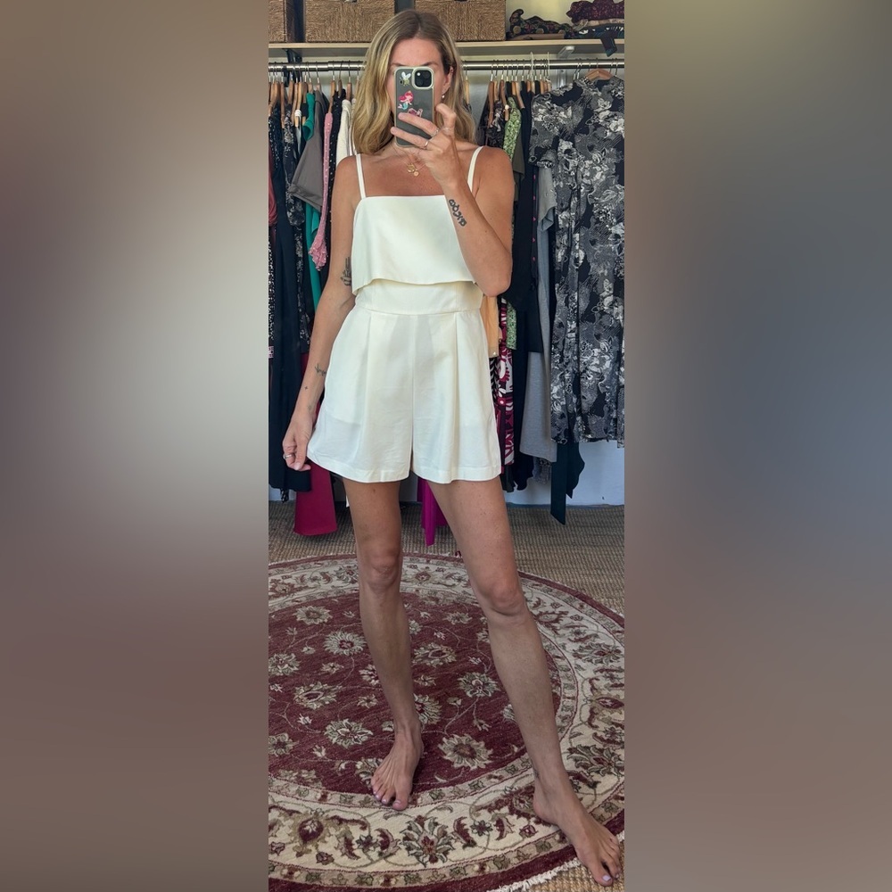 Club Monaco Crepe Textured Cream Spaghetti Strap Romper Playsuit with Pockets - Picture 3 of 17